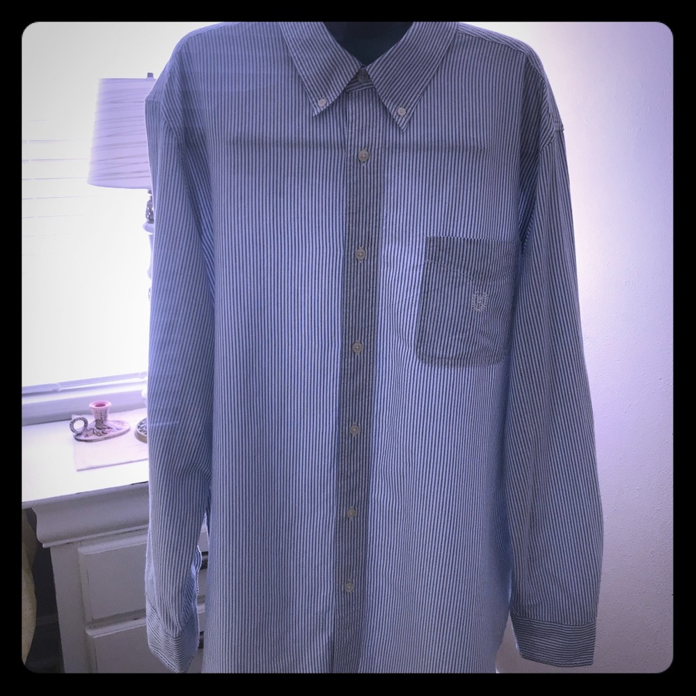 CHAPS Men’s Ling Sleeve Button Down Shirt.